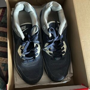 Air max with replacement box